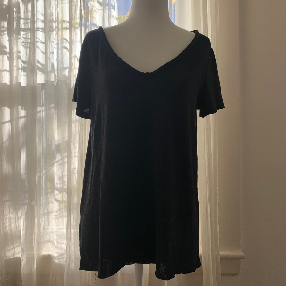 American Eagle V-Neck Tee